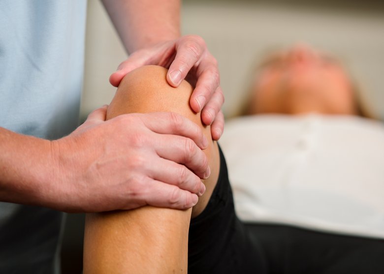 Osteopathie am Knie von einer Patientin