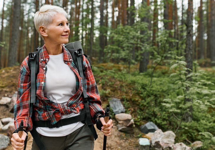 Frau beim Wandern